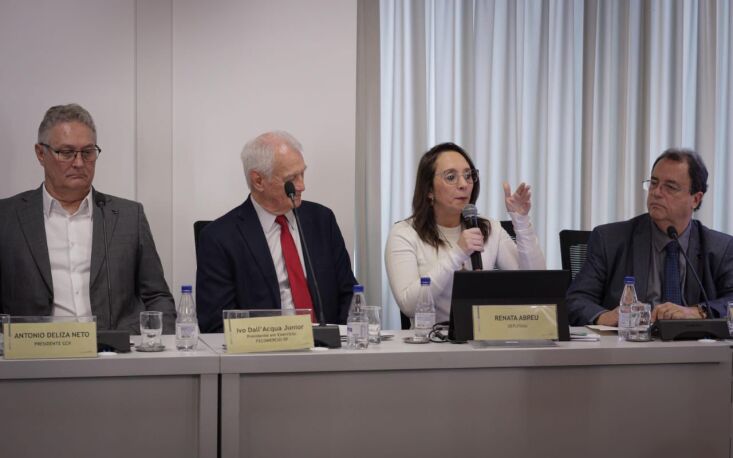 Renata Abreu (Podemos/SP), ao lado de Ivo Dall’Acqua Júnior, presidente em exercício da FecomercioSP