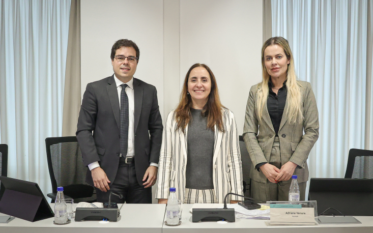 Caio Lima, sócio da VLK Advogados; a deputada federal Adriana Ventura (Novo/SP), vice-presidente da Comissão Especial de IA da Câmara; e Kelly Carvalho, economista e assessora do Conselho de Economia Digital e Inovação da FecomercioSP Caio Lima, sócio da VLK Advogados; a deputada federal Adriana Ventura (Novo/SP), vice-presidente da Comissão Especial de IA da Câmara; e Kelly Carvalho, economista e assessora do Conselho de Economia Digital e Inovação da FecomercioSP