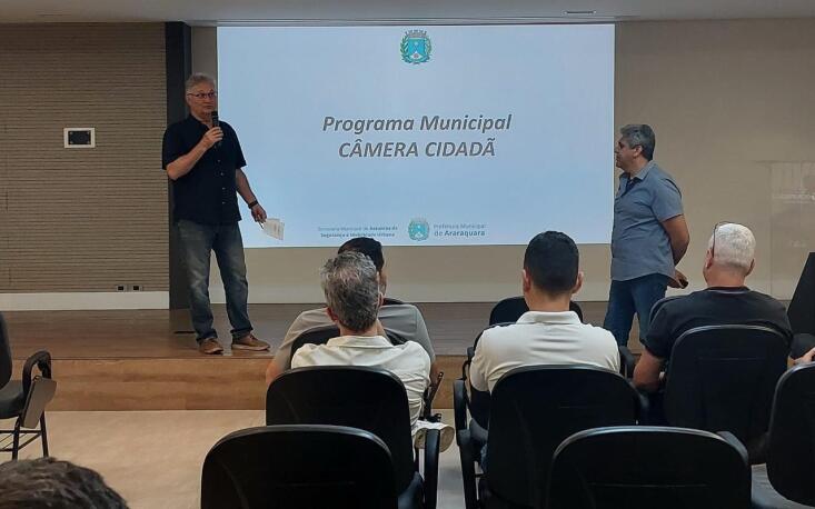 Ao lado do presidente do Sincomercio, o secretário municipal de Segurança e Mobilidade Urbana, coronel Adalberto José Ferreira, apresentou o projeto Câmera Cidadã