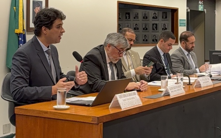 Alberto Borges de Carvalho Júnior, assessor da FecomercioSP apresenta as propostas de ajustes ao PLP 125/2022. (Foto: Divulgação/FecomercioSP)