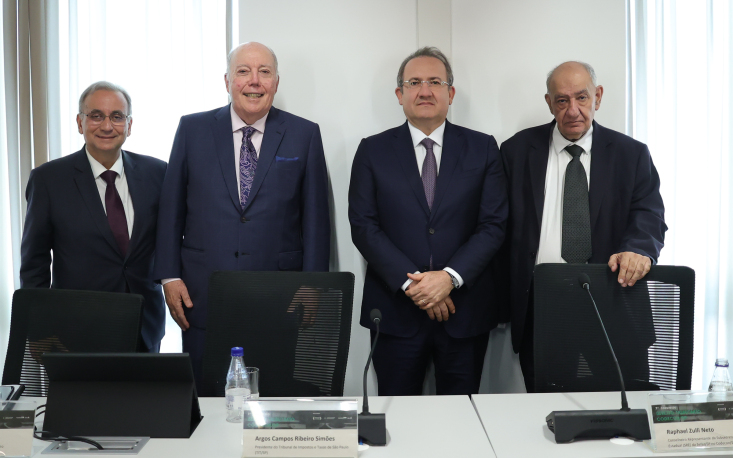 Raphael Zulli Neto media o painel sobre o contencioso tributário no Brasil reformado. (Foto: Edilson Dias/FecomercioSP)