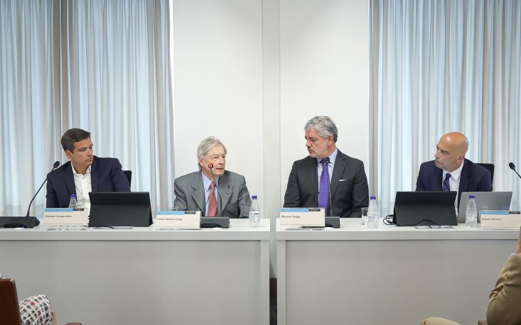 No primeiro painel, especialistas debatem a conjuntura econômica no Brasil e no mundo (Imagem: Edilson Dias)