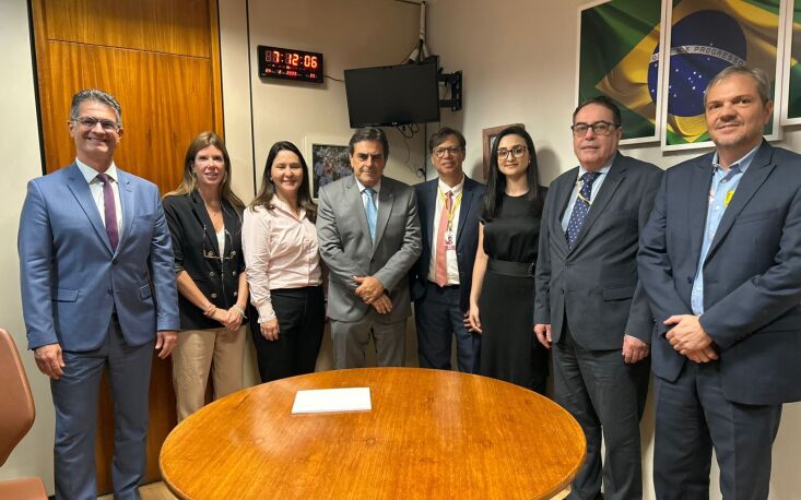 As representantes da FecomercioSP tamb&eacute;m se reuniram com o deputado federal Domingos S&aacute;vio (PL/MG) para refor&ccedil;ar o alinhamento sobre a LC 224 e outras demandas caras aos empres&aacute;rios. (Foto: FecomercioSP/Divulga&ccedil;&atilde;o)