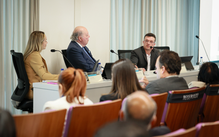 Luis Felipe Vidal Arellano, secret&aacute;rio municipal da Fazenda de S&atilde;o Paulo e vice-presidente do Comit&ecirc; Gestor do IBS, explica as atividades do &oacute;rg&atilde;o. (Foto: Edilson Dias/FecomercioSP)