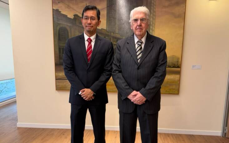 Rubens Medrano, vice-presidente da FecomercioSP e presidente do Conselho de Rela&ccedil;&otilde;es Internacionais, e Wei Wen Chia, embaixador de Singapura no Brasil. (Foto:  Cristina Carvalho/FecomercioSP)