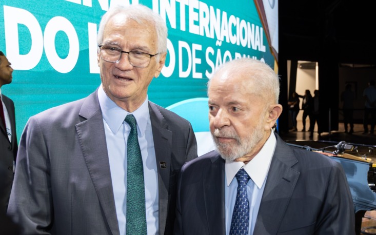 66db4153c4020-bienal5 Ivo Dall'Acqua Júnior com o presidente Lula