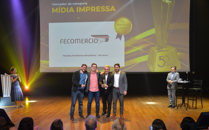 674f448c81189-54180865181_6b809dc11b_k Equipe recebe o prémio na categoria Mídia Impressa (Crédito: Aberje Oficial)