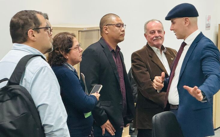 Representantes conferem os avanços do Muralha Paulista