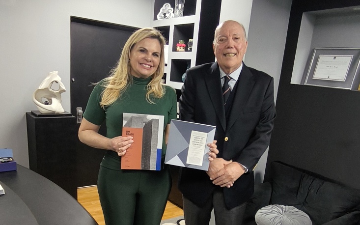 Deputada estadual Carla Morando recebe Márcio Olívio Fernandes da Costa, vice-presidente da FecomercioSP. (Foto: Divulgação/FecomercioSP)