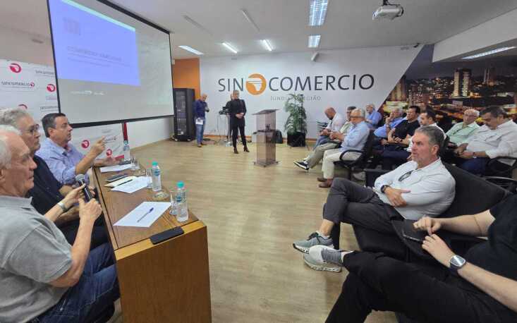 68c2ffe91064a-reuni_o_da_c_mara_regional_sudeste_no_sincomercio_jundia_22 Os dados foram apresentados nas reuniões de setembro, do Conselho do Comércio Varejista da FecomercioSP (Crédito: divulgação)