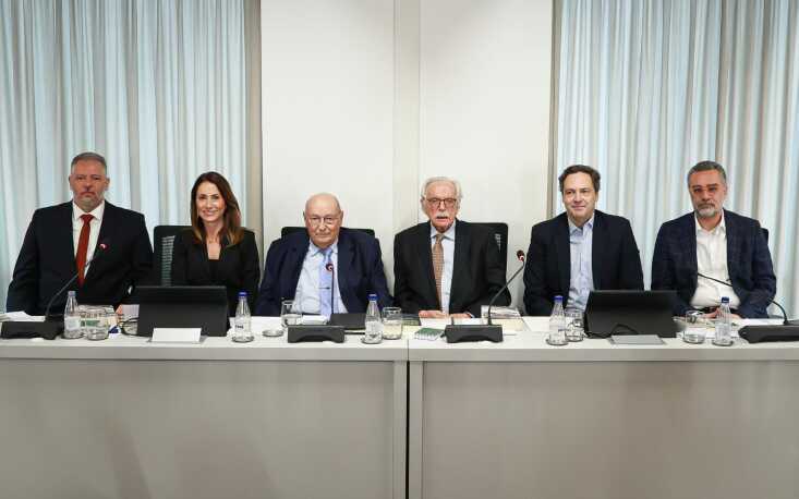 68d2ef00da18c-mesa_1 Integrantes do primeiro painel de debate sobre os temas Constituição e liberdade (Imagem: Edilson Dias)