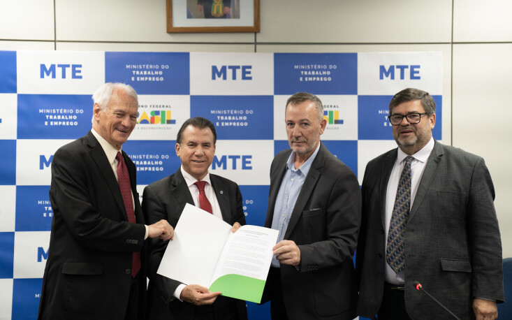 6a455cbc7592b-55356350242_110cb62457_k Texto é resultado de um processo de negociação tripartite. Fotos: MTE