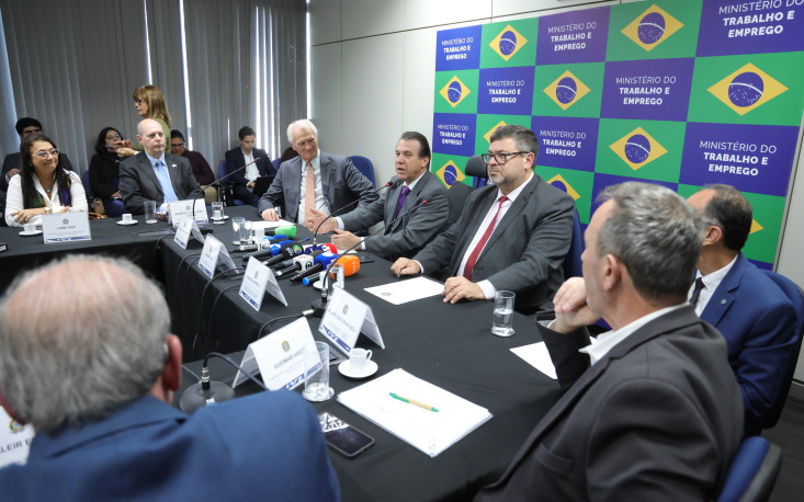 Diversas atividades terão autorização permanente para o trabalho aos feriados