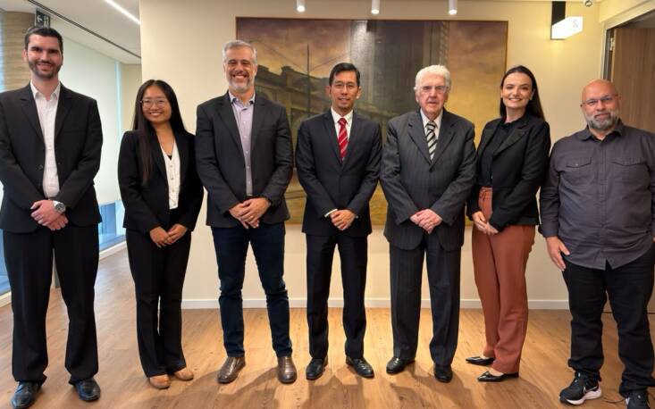 6a7ca04b465c7-cri_reuni_o_singapura Representantes da FecomercioSP e da embaixada de Singapura discutem as oportunidades de cooperação econômica entre os dois países. (Foto: Cristina Carvalho/FecomercioSP)