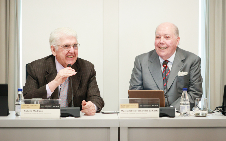 Rubens Medrano e Márcio Olívio Fernandes da Costa realizam reunião conjunta. (Foto: Edilson Dias/FecomercioSP)